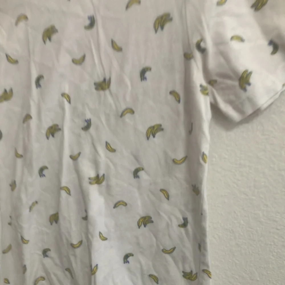 FINAL MARKDOWN Children’s Old navy banana tee xl